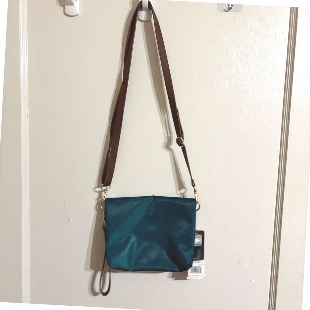 FOCO Philadelphia Eagles Tote Bag Womens OS Teal NWT Foldover Crossbody NFL Rare - Picture 3 of 8